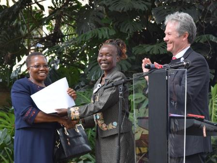 Tegla Loroupe receives a grant from Dr Florence Wachira on behalf of the Australian High Commission